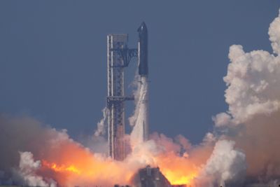 SpaceX's next-gen rocket is the key to its sky-high valuation, early investor says: 'Starship also enables all kinds of frontier markets'