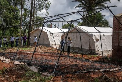 Suspected Ebola cases surpass 900 as treatment centre attacks hinder Congo response