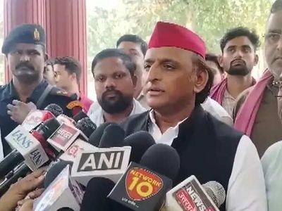 Centre pushed country into economic crisis: Akhilesh Yadav