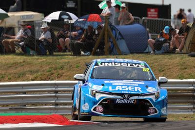 BTCC Snetterton: Shedden sees off Sutton for race three win