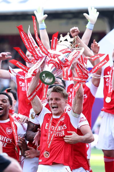 Arsenal lift Premier League title for first time in 22 years