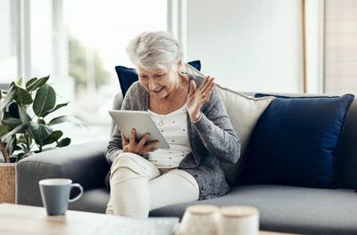 The ‘ChemRIZZtry’ Check: Why Singles Over 60 Are Choosing a 20-Minute Video Call Before Meeting In Person