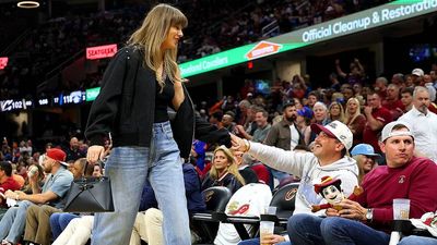 Taylor Swift Ensured Travis Kelce Made Young Fan’s Day in Adorable Moment From Knicks-Cavs