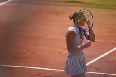 Tearful Kostyuk reaches French Open 2nd round and speaks of missile attack back home in Ukraine