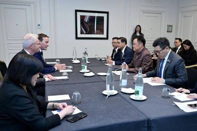 PM insists on 'equal' site visits