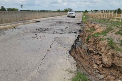 Hat Yai on edge over floodwall