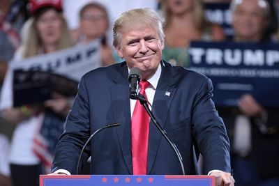 Trump Smelled Like 'Roast Beef Diarrhea', Fox News Reporters Use Vicks VapoRub When Interviewing POTUS Debunked