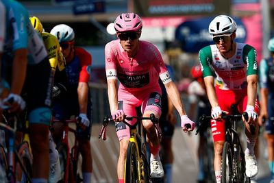 'Safety in cycling is in everyone's interest' - Jonas Vingegaard uses 'power' of the maglia rosa to influence GC-times neutralisation during Giro d'Italia sprint stage in Milan