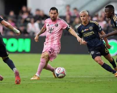 Lionel Messi exits final Miami game before World Cup with possible injury