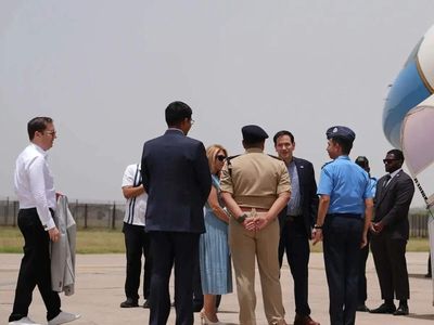 US Secretary of State Marco Rubio 'welcomed' by only three officers in Agra, including a police officer. Watch