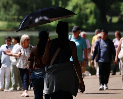 Parts of England expected to hit 35C in ‘unprecedented’ May heatwave