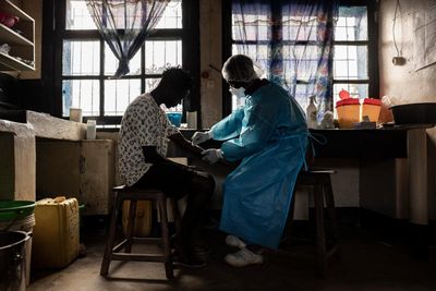 Ebola and hantavirus outbreaks prompt raft of conspiracy theories in divided US