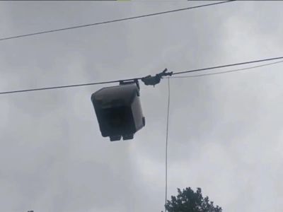 Indian Army leads rescue ops as 65 Gulmarg Gondola cabins stranded, 80 tourists evacuated in Jammu and Kashmir