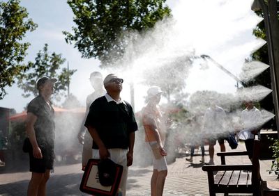 Players tackle blistering heat at start of French Open in test of endurance