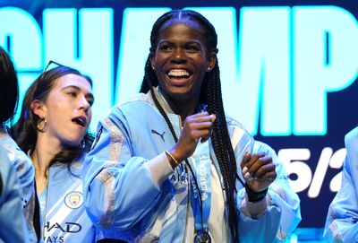Man City make Khadija Shaw 'world's highest-paid player' after Chelsea U-turn