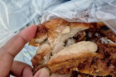 Daughter’s crispy chicken lunch infested with maggots