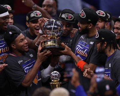 Relentless Knicks sweep Cavaliers and return to NBA finals for first time since 1999