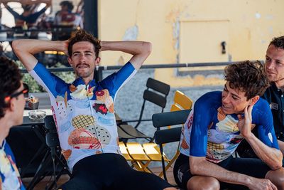 Sun, coffee, pastries and gelato: How the peloton spent the Giro d'Italia's third rest day