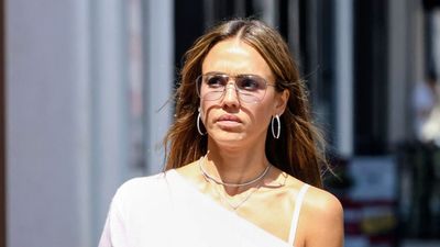 Jessica Alba leans on 90s-inspired nostalgia to give her barrel-leg jeans a summer refresh