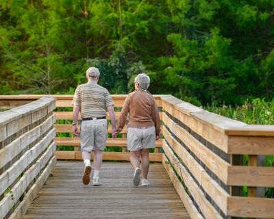 Simple Walking Adjustment May Ease Knee Arthritis Pain and Slow Joint Damage, Study Finds