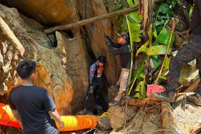 Search continues for 7 villagers trapped in a flooded Laos cave