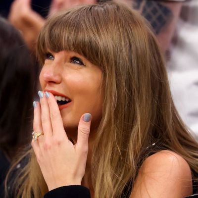 Is Taylor Swift Trading Her 2026 American Music Awards Red Carpet Look for a Knicks vs. Cavaliers Game 4 Outfit?
