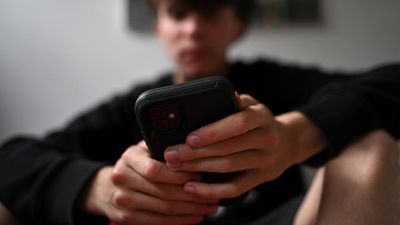 Doctors compare social media harms for kids to smoking