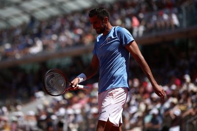 Former US Open champion loses to teenager in history-making match at Roland Garros