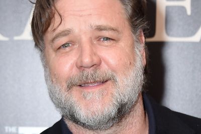 Russell Crowe denies losing temper with autograph hunters in Paris