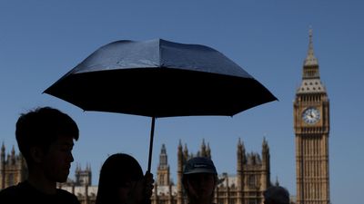 Au travail, à l'école, au sport... L'Europe suffoque sous une chaleur "insupportable"