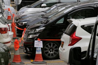 Hong Kong proposes issuing 10,000 permits for drivers on ride-hailing apps like Uber