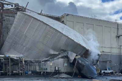 1 dead and 9 missing after massive chemical explosion at Washington paper mill