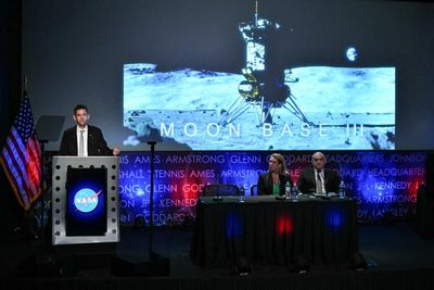 Nasa selects Jeff Bezos’s Blue Origin for first of three uncrewed lunar missions