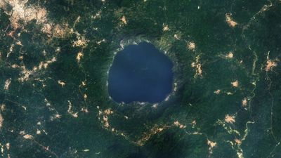 Gold glitters around Ghana's 'lake of souls' thanks to catastrophic meteor strike — Earth from space