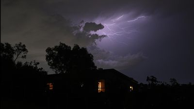 Wild weather for southeast, as storm threatens Origin I