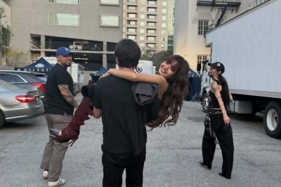 Who Is the Mysterious Man Carrying BLACKPINK Lisa? Five New Instagram Photos Ahead of FIFA World Cup Performance