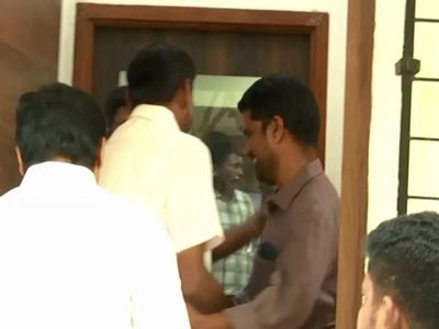 Discussions underway between EPS-led faction leaders amid reunion speculations