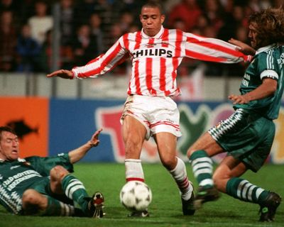 Which football club has had the fewest sponsor logos on their shirt?