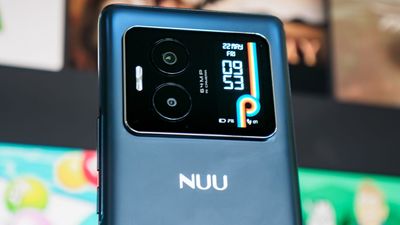 I tested this $249 phone that has dual screens — and makes me question why we don’t have more of them