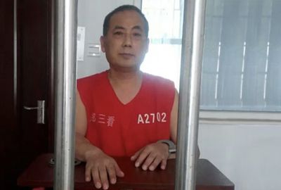 Korea detains fleeing Chinese dissident found at sea