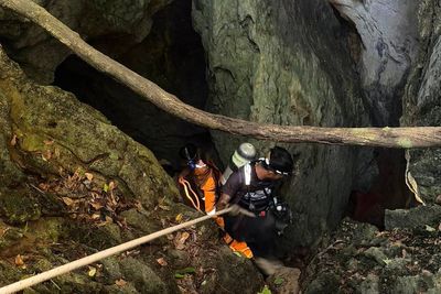 5 villagers missing in a flooded Laos cave for more than a week have been found alive, rescuers say
