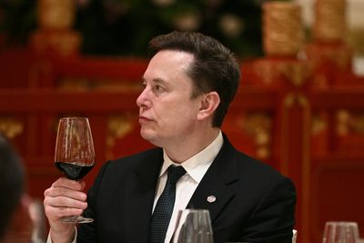 Elon Musk’s $132 bllion payday leads CEO pay frenzy in 2025