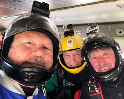One skydiver killed and one injured after midair collision in Washington state