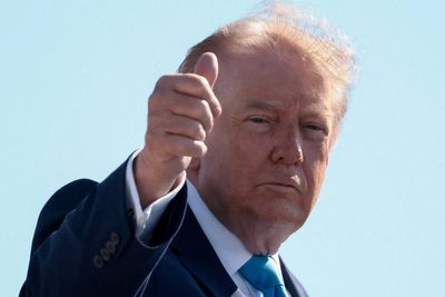 Trump weighs international flight ban to NYC, LA, Chicago over ‘Sanctuary City’ fight