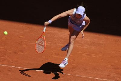 Swiatek, Svitolina cruise into French Open third round