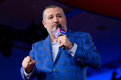 Key Senators Cruz, Cantwell look to break college sports logjam in Congress with a bipartisan bill