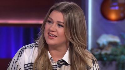 Kelly Clarkson Reveals One Weird Side Effect Of Being Super Famous: 'It Is Funny'