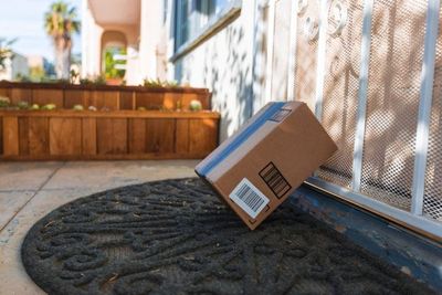 7 Things Burglars Notice About Your House Within 30 Seconds