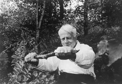 Quote of the day by Robert Frost: ‘The brain is a wonderful organ; it starts working the moment you get up in the morning…’ Brutally funny truth about office life reveals the hidden reason millions feel mentally exhausted before the workday even begins