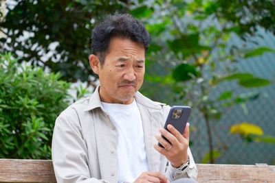 Men Over 40 Are Quietly Quitting Dating Apps — Here’s What They Say Changed
